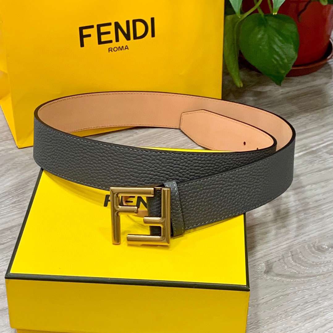 
       FENDI （芬迪）男士时尚休闲腰带 原版荔枝纹面+头层磨砂底 顶级做工，搭配标志FF搭