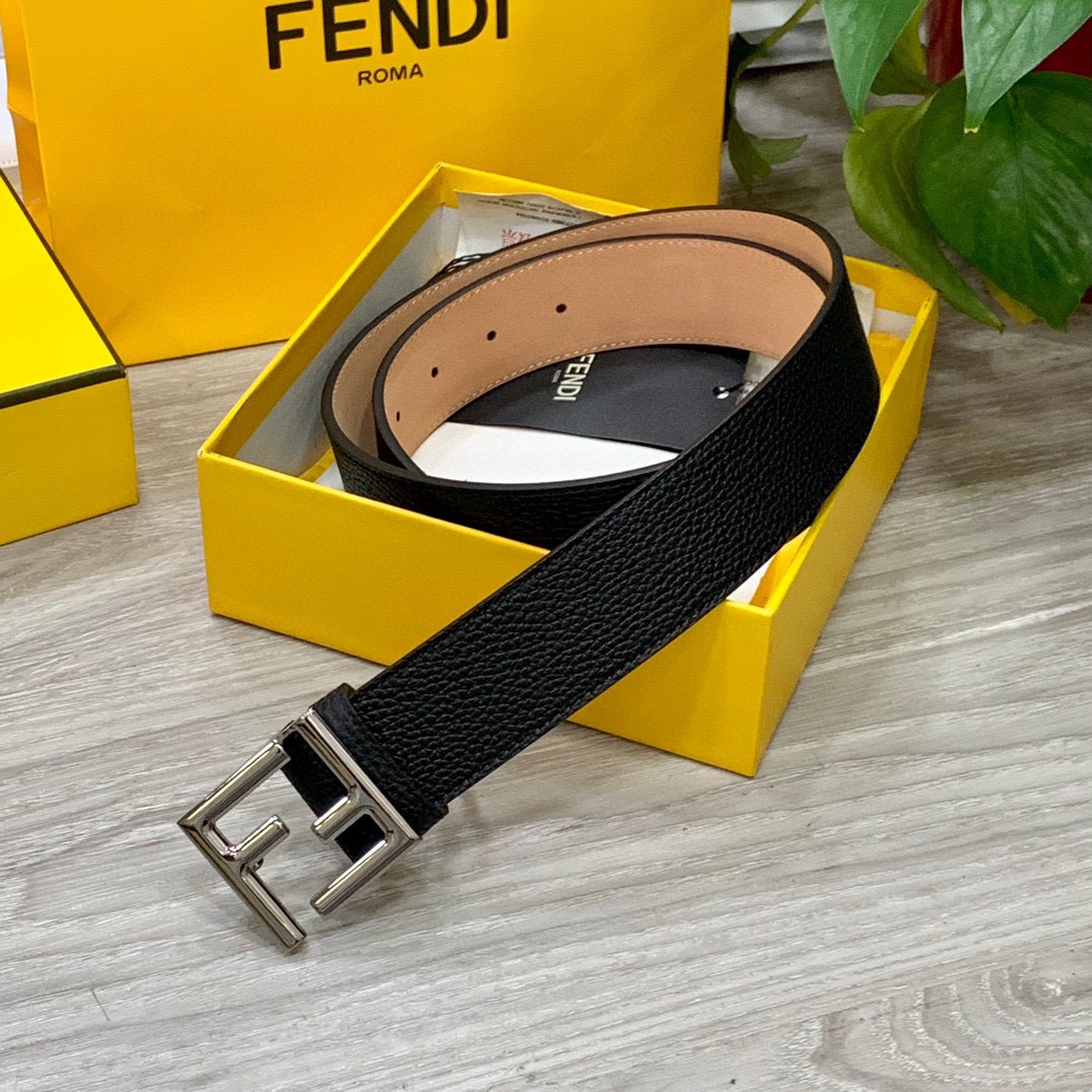 
       FENDI （芬迪）男士时尚休闲腰带 原版荔枝纹面+头层磨砂底 顶级做工，搭配标志FF搭