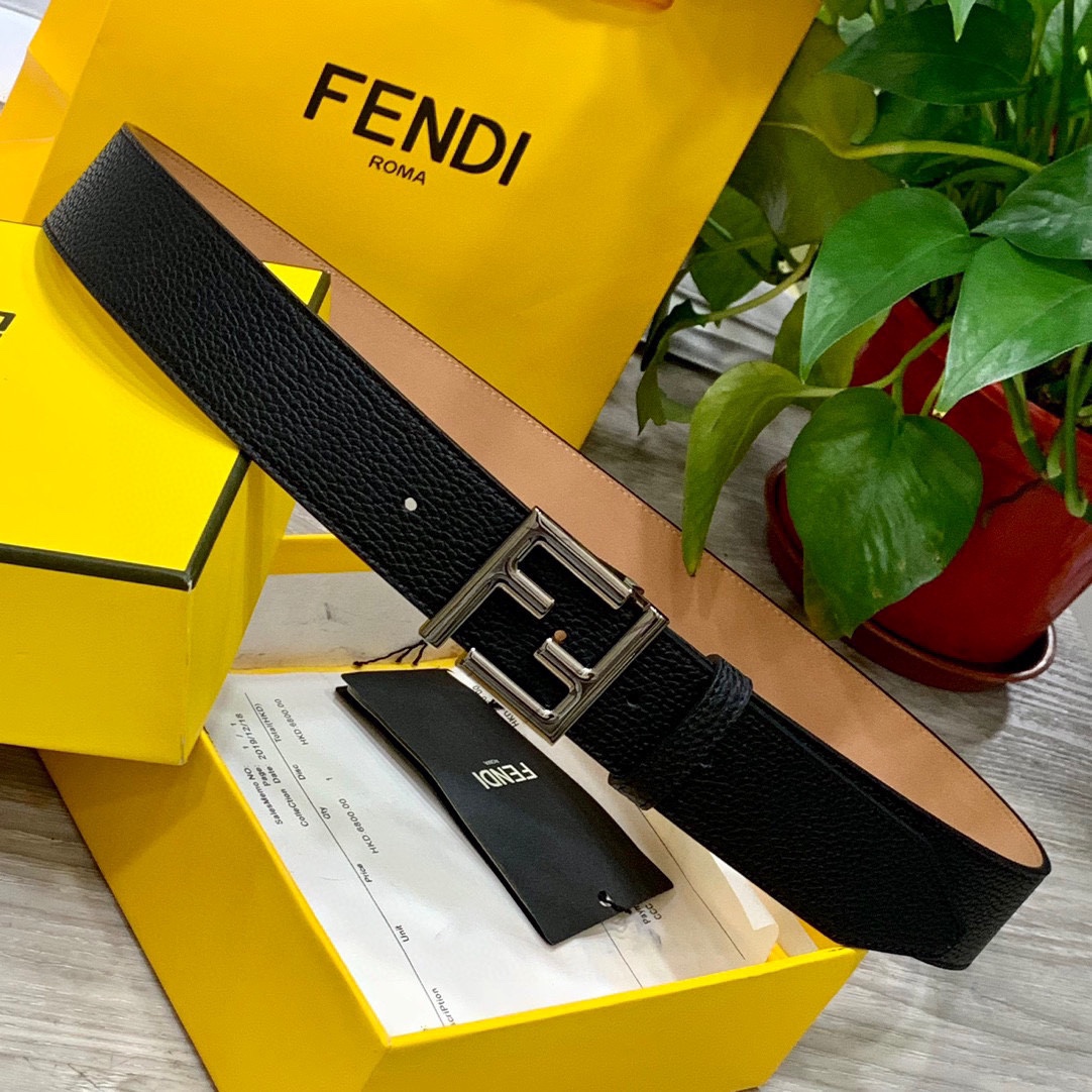
       FENDI （芬迪）男士时尚休闲腰带 原版荔枝纹面+头层磨砂底 顶级做工，搭配标志FF搭
