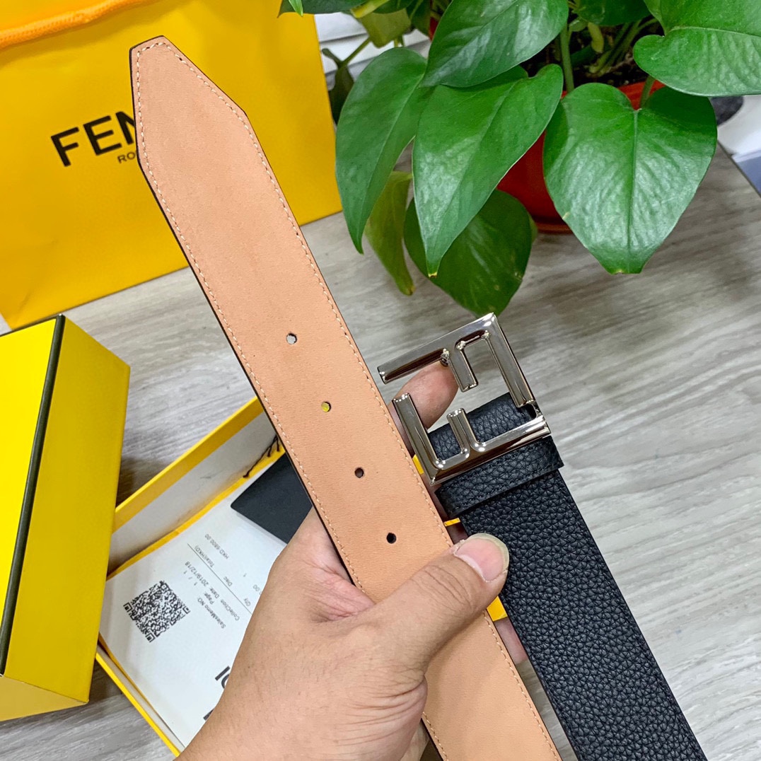 
       FENDI （芬迪）男士时尚休闲腰带 原版荔枝纹面+头层磨砂底 顶级做工，搭配标志FF搭