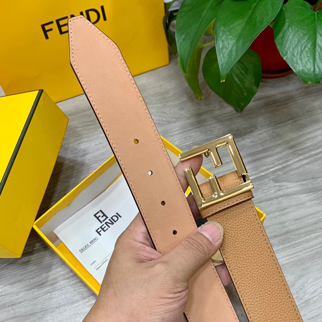 
       FENDI （芬迪）男士时尚休闲腰带 原版荔枝纹面+头层磨砂底 顶级做工，搭配标志FF搭