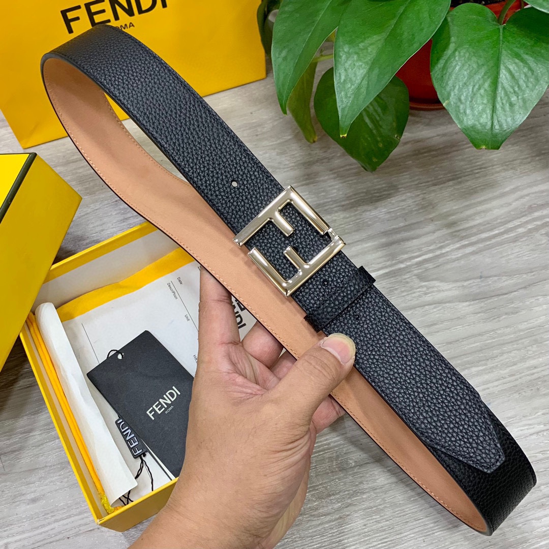 
       FENDI （芬迪）男士时尚休闲腰带 原版荔枝纹面+头层磨砂底 顶级做工，搭配标志FF搭