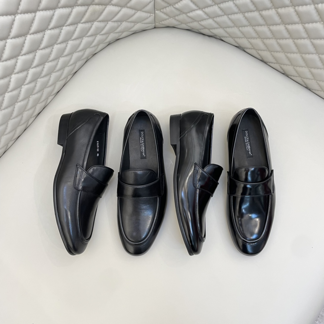 Precio de venta: P220 Forro completo de piel de vacunoMarca: DG* "Dolce & Gabbana*" Zapatos de pielM