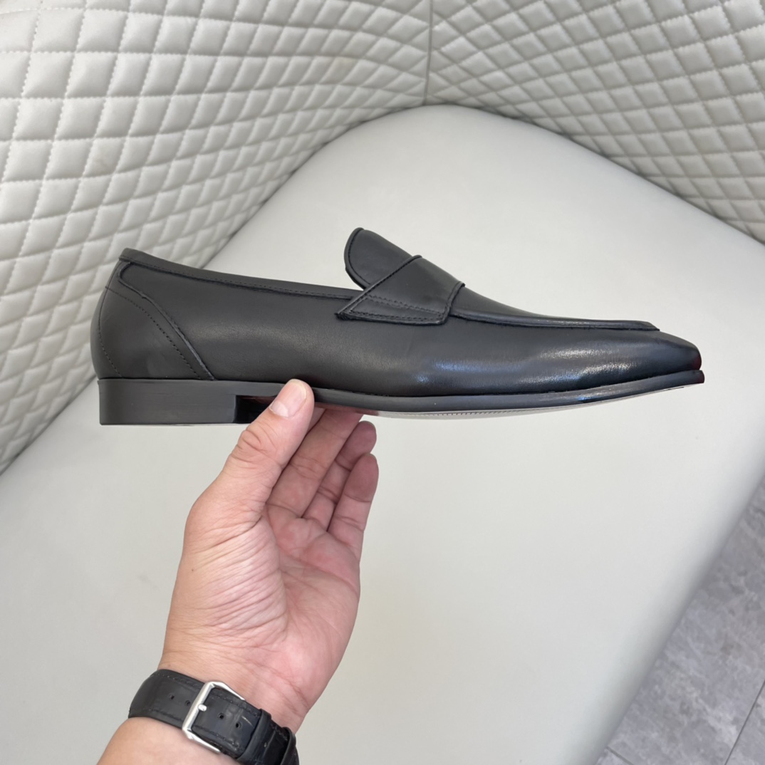 Precio de venta: P220 Forro completo de piel de vacunoMarca: DG* "Dolce & Gabbana*" Zapatos de pielM