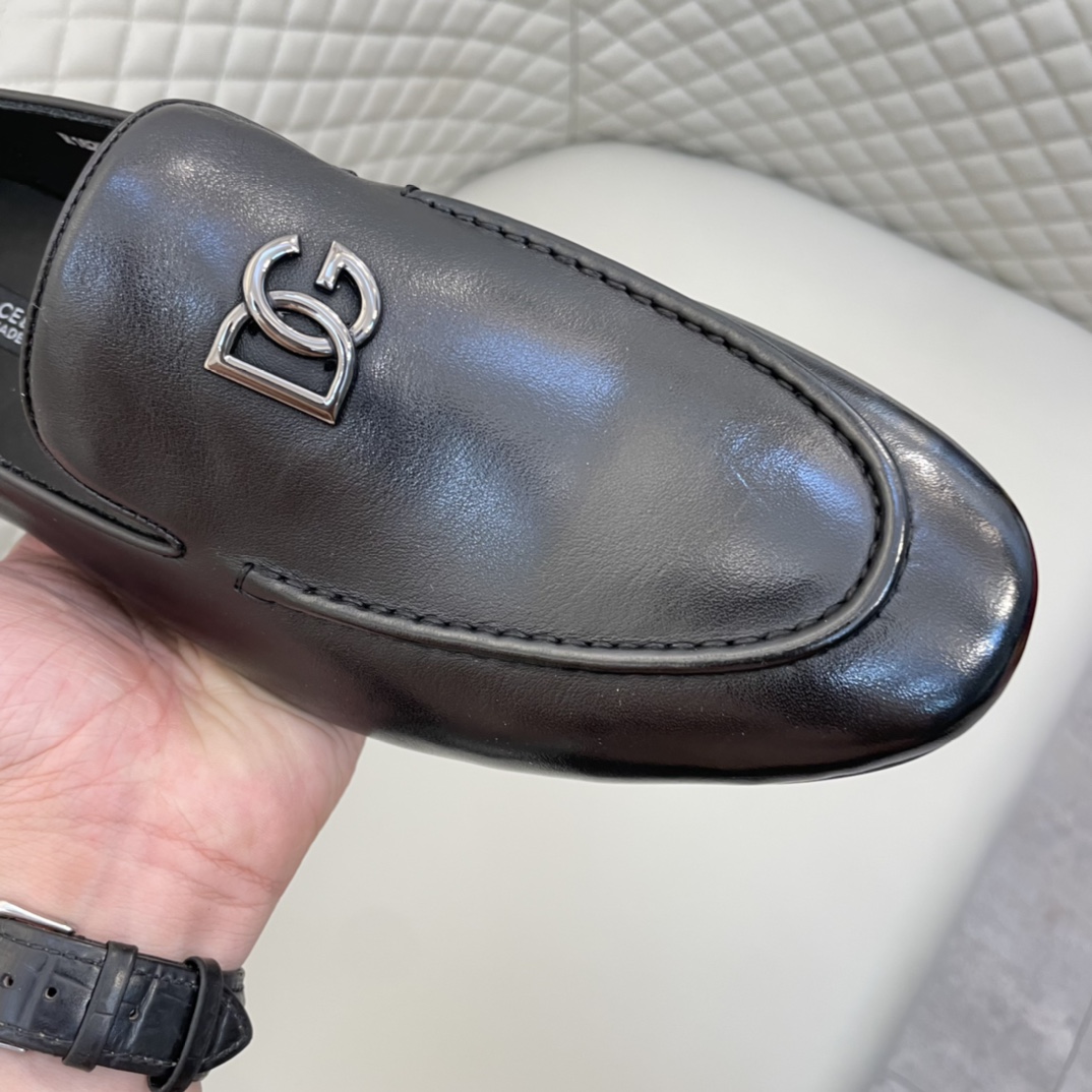 Precio de venta: P220 Forro completo de piel de vacunoMarca: DG* "Dolce & Gabbana*" Zapatos de pielM