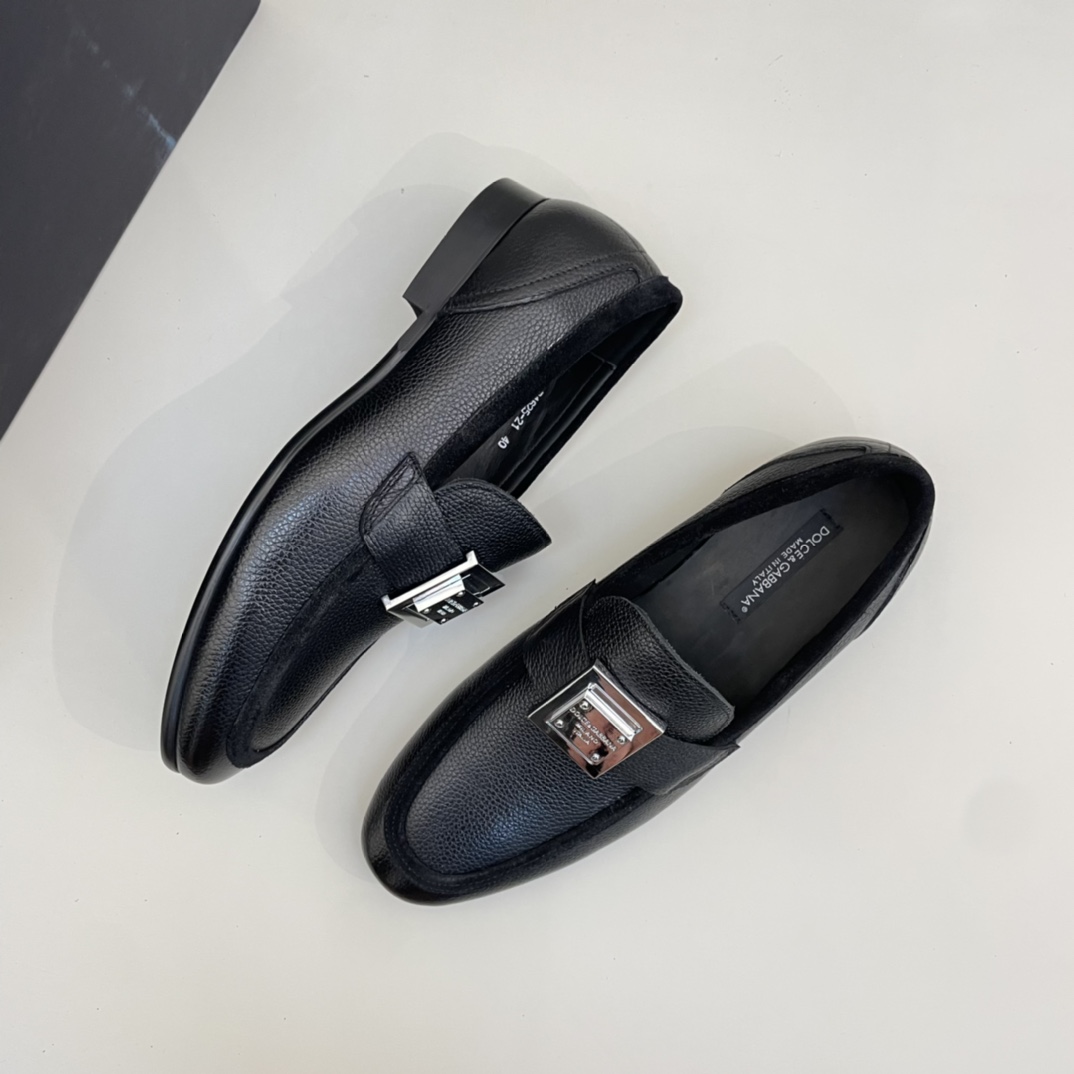 Precio de venta: P220 Forro completo de piel de vacunoMarca: DG* "Dolce & Gabbana*" Zapatos de pielM