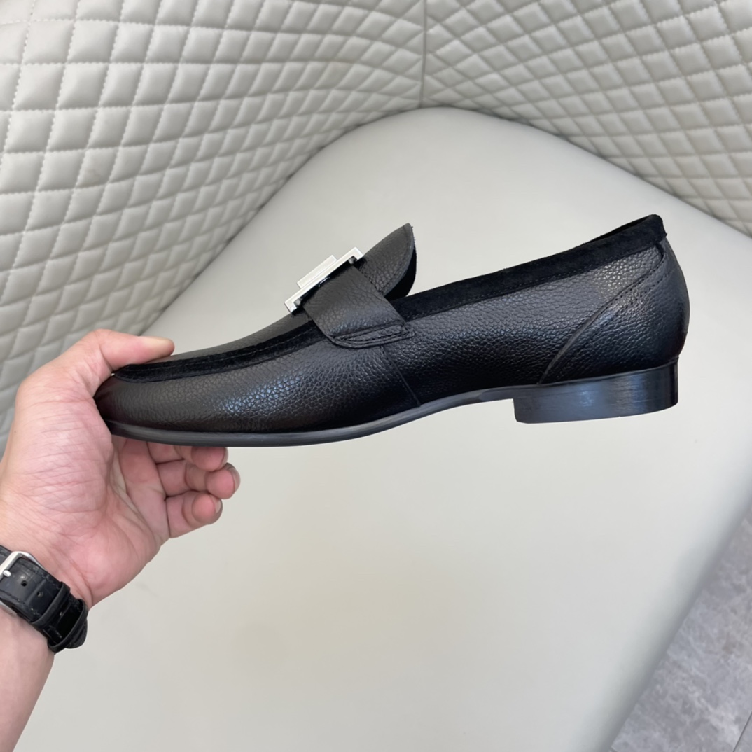 Precio de venta: P220 Forro completo de piel de vacunoMarca: DG* "Dolce & Gabbana*" Zapatos de pielM