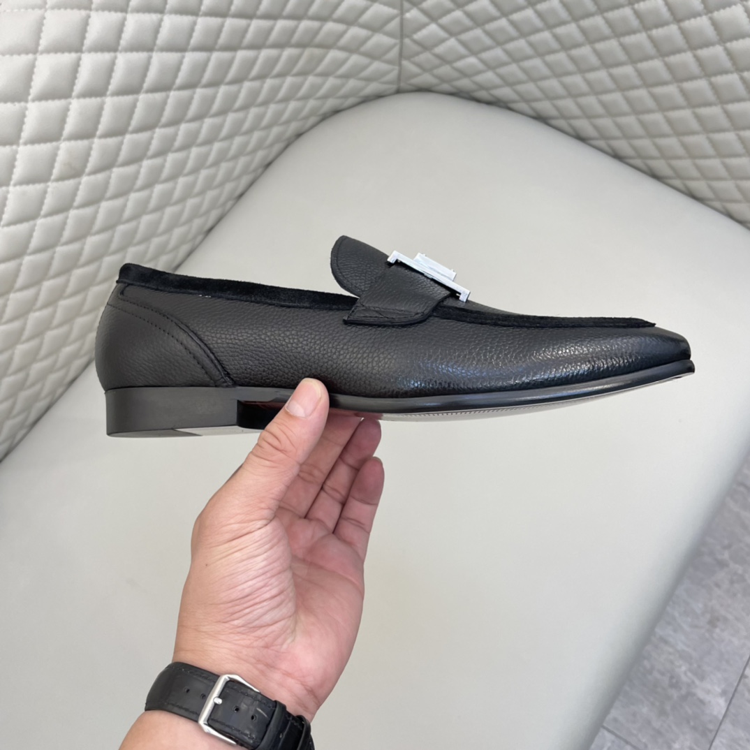 Precio de venta: P220 Forro completo de piel de vacunoMarca: DG* "Dolce & Gabbana*" Zapatos de pielM