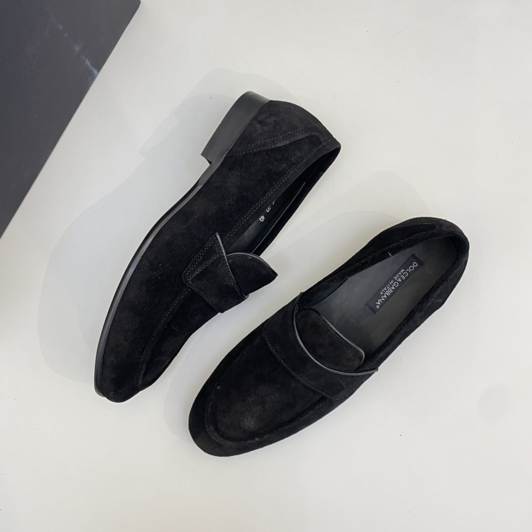 Precio de venta: P220 Forro completo de piel de vacunoMarca: DG* "Dolce & Gabbana*" Zapatos de pielT