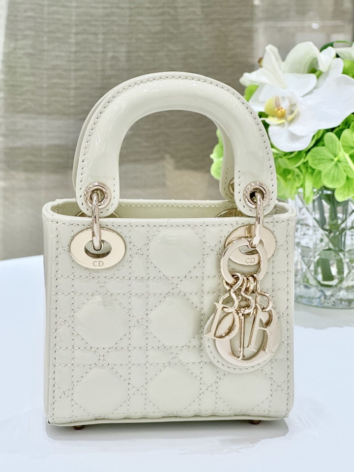 디올 Lady Dior 미니 화이트 페이턴트 백 레플리카
