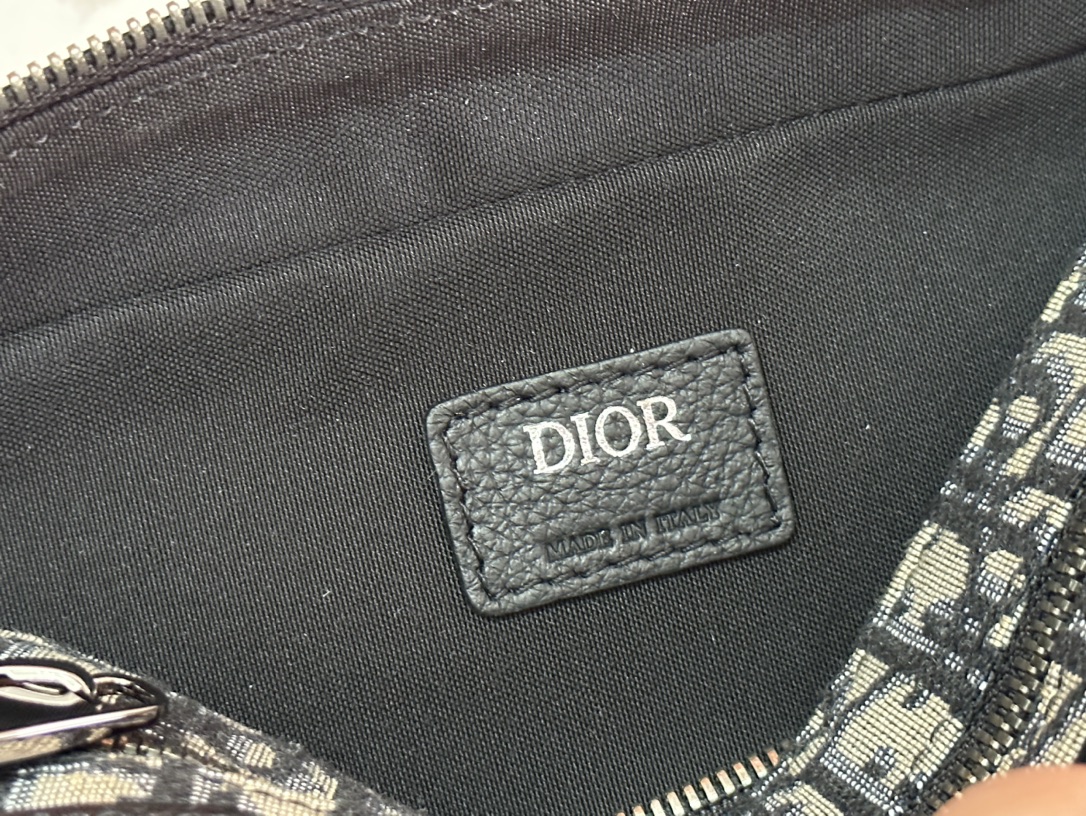 Dior Homme Oblique Canvas Camera Bag, 22x15x5cm - Iconic Style 10 i1690180931 2072 8