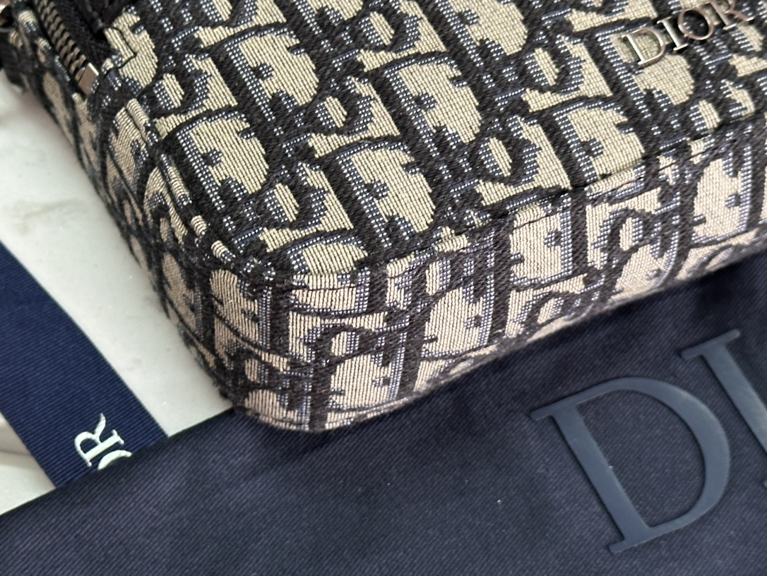 Dior Homme Oblique Canvas Camera Bag, 22x15x5cm - Iconic Style 6 i1690180931 4032 4
