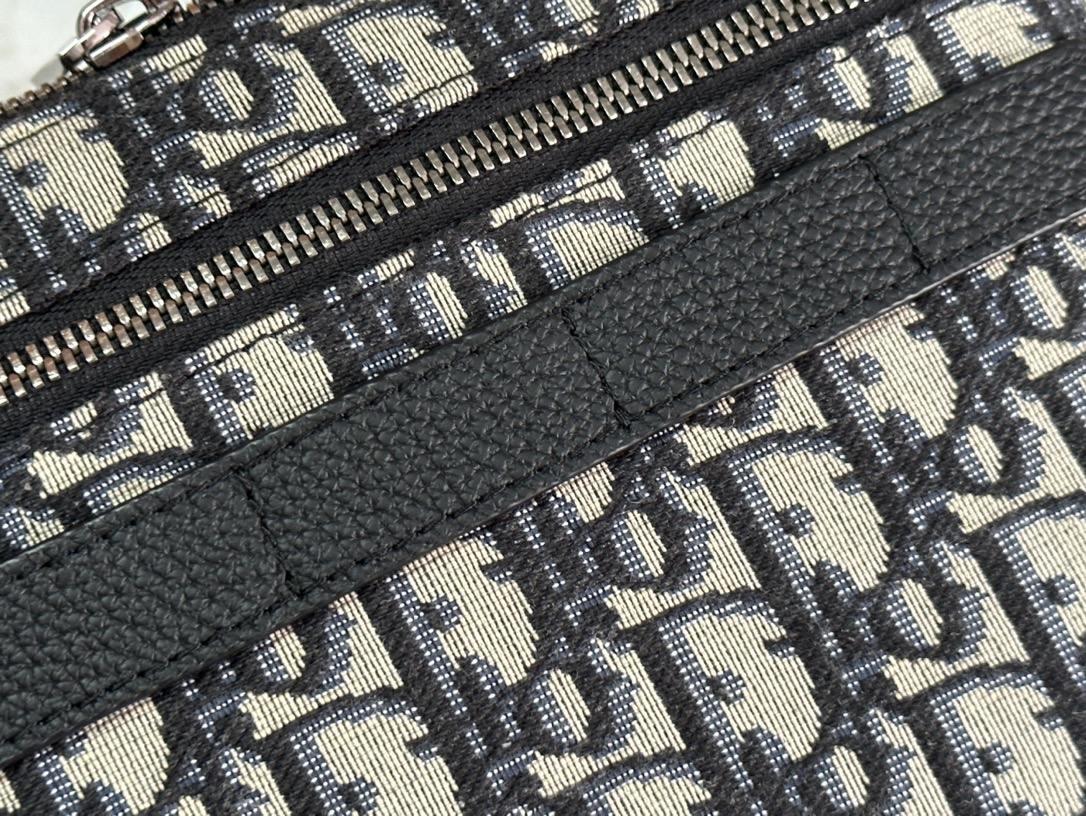 Dior Oblique Jacquard Messenger Bag with Steel Hardware - Premium Quality 3 i1690181202 9680 2