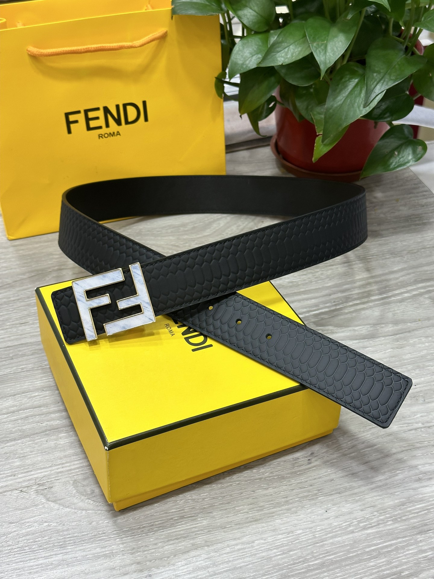FENDl芬迪宽40MM双面原版小牛