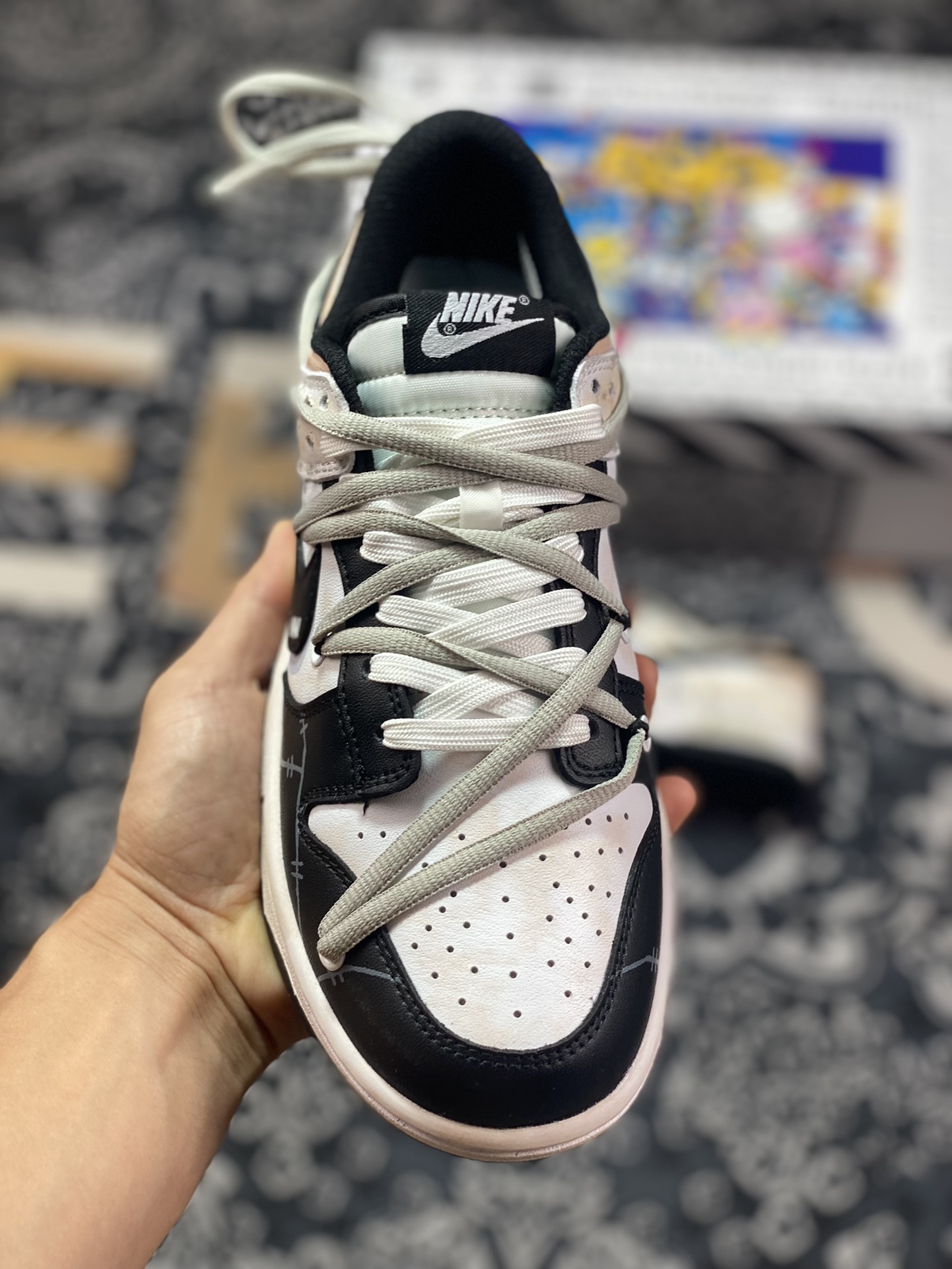 Customized sneakers NK Dunk Low Da Vinci Customized CW1590-100