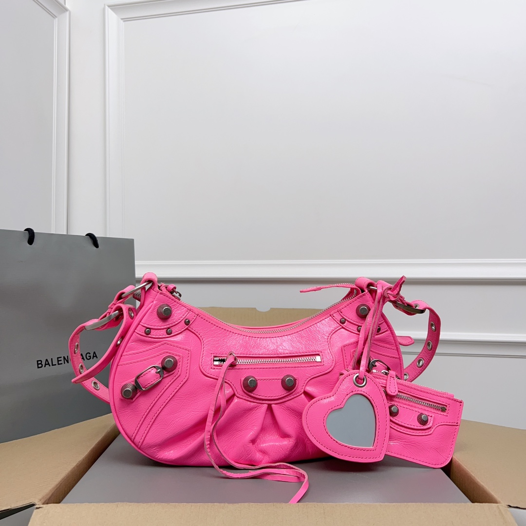 Balenciaga Le Cagole Bike Bag: Retro Boldness with Classic Twist and Modern Details - 图片 5