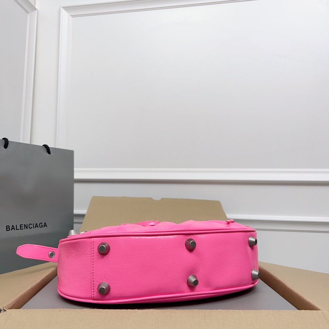 Balenciaga Le Cagole Bike Bag: Retro Boldness with Classic Twist and Modern Details - 图片 4