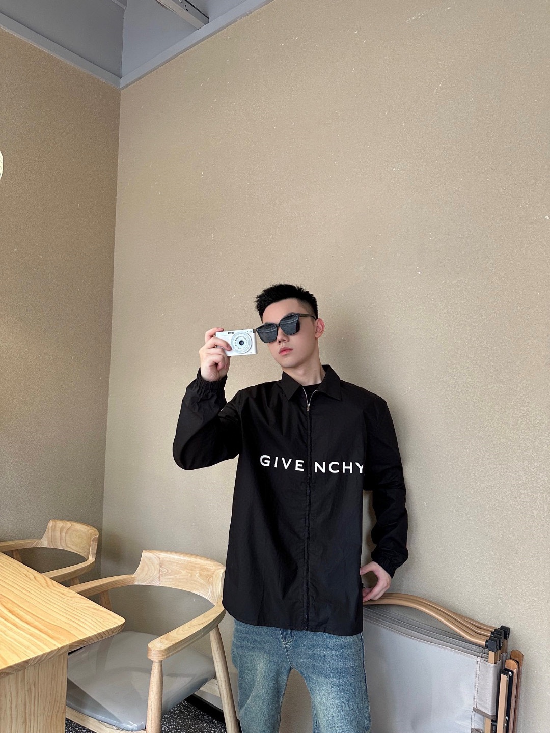 GIVENCHYGivenchy 23ss chest letter zipper shirt jacket upper body effect