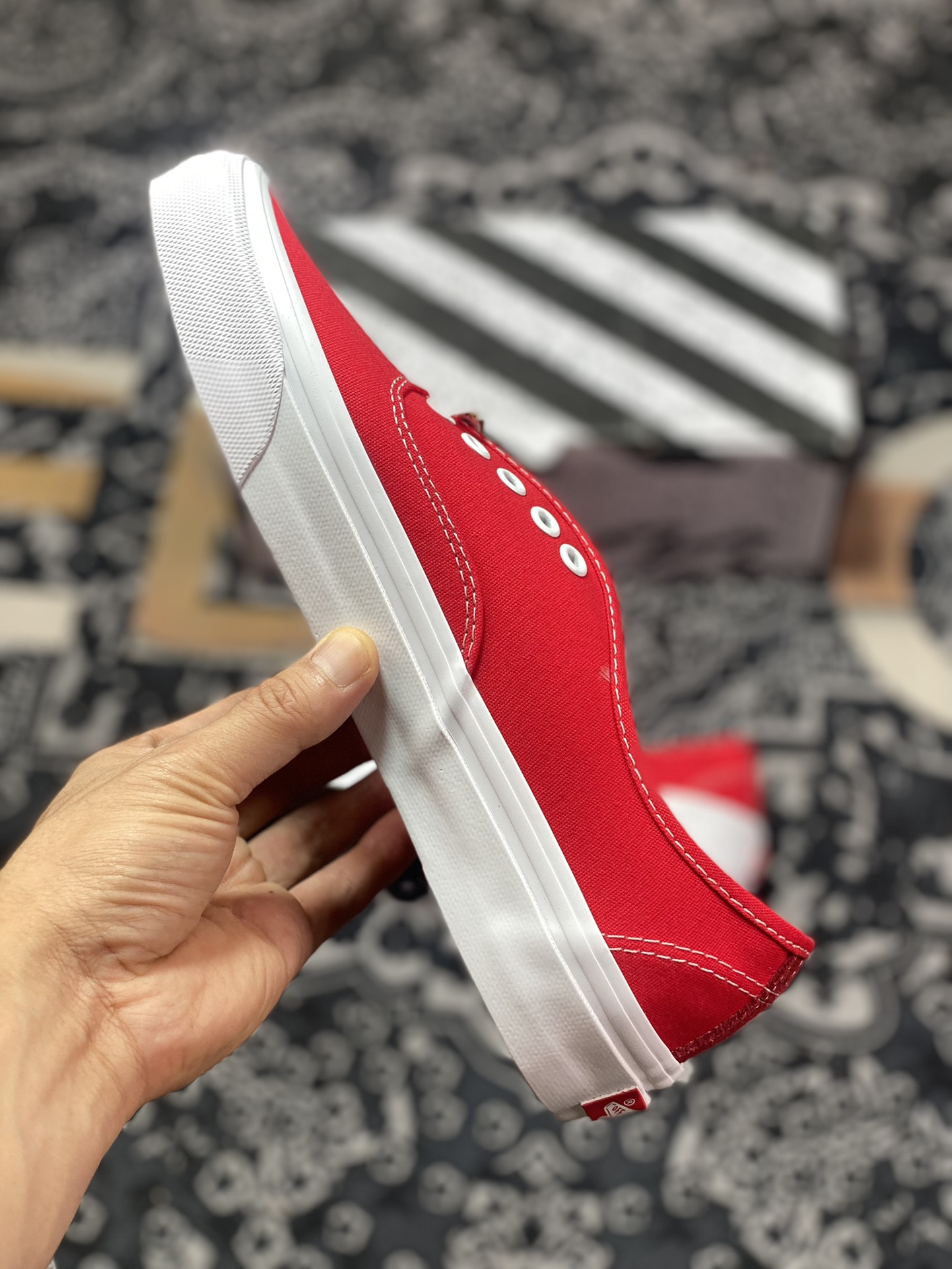 (One white shoelace is included) Vans Vault Og high-end branch line