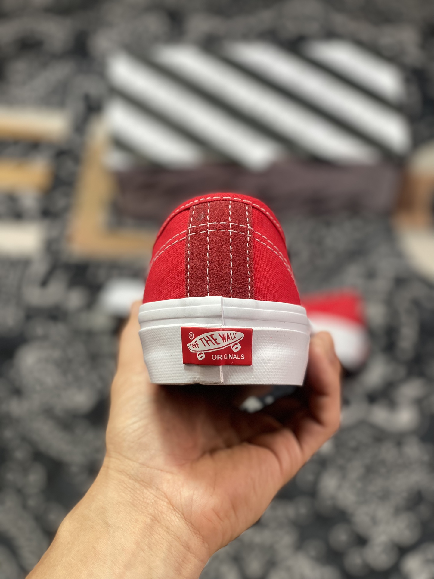 (One white shoelace is included) Vans Vault Og high-end branch line