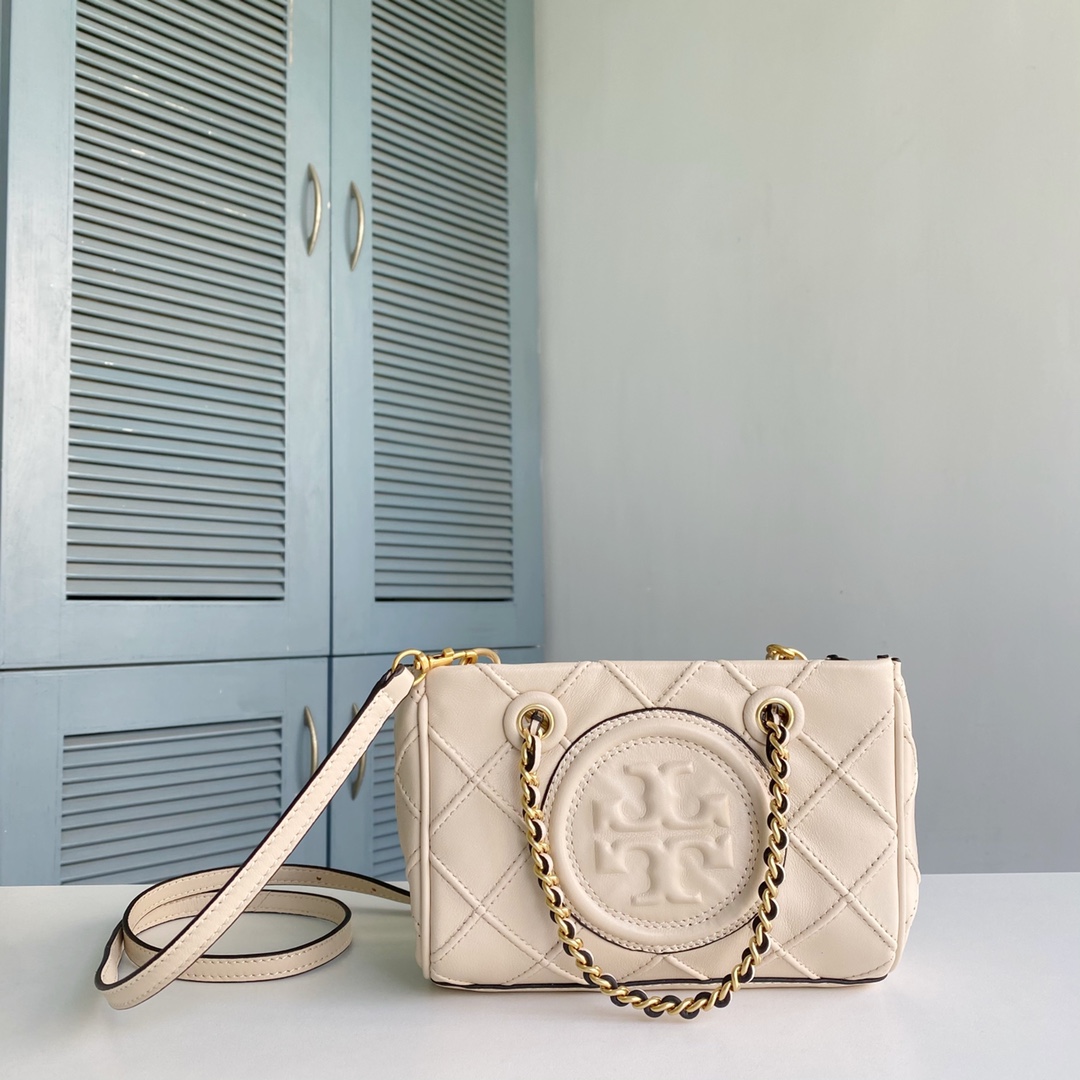 Tory Burch ～TB新款Fleming迷你手拎斜挎包 迷你号 选用柔软羊皮精心打造 焕新融入菱形褶饰