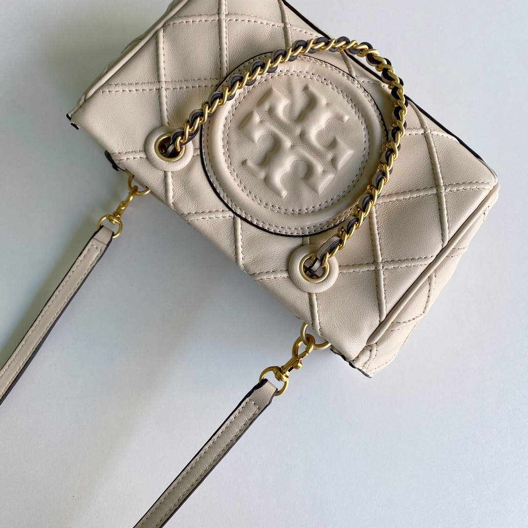 Tory Burch ～TB新款Fleming迷你手拎斜挎包 迷你号 选用柔软羊皮精心打造 焕新融入菱形褶饰