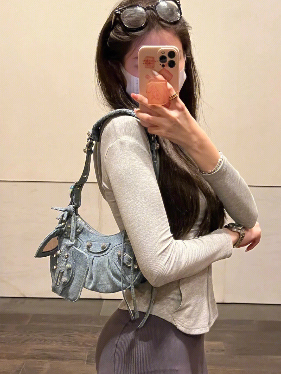 Balenciaga Become a hot girl in one second, Denimblingbling diamonds, a must-have item for summerSweet must-have denim armpit size SMoon bag