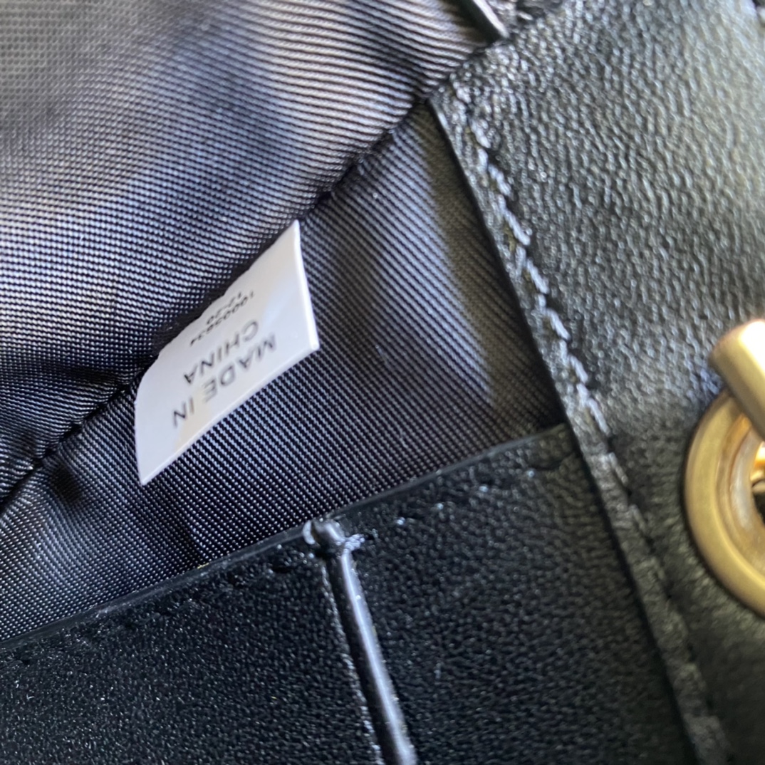 Tory Burch ～TB新款Fleming迷你手拎斜挎包 迷你号 选用柔软羊皮精心打造 焕新融入菱形褶饰