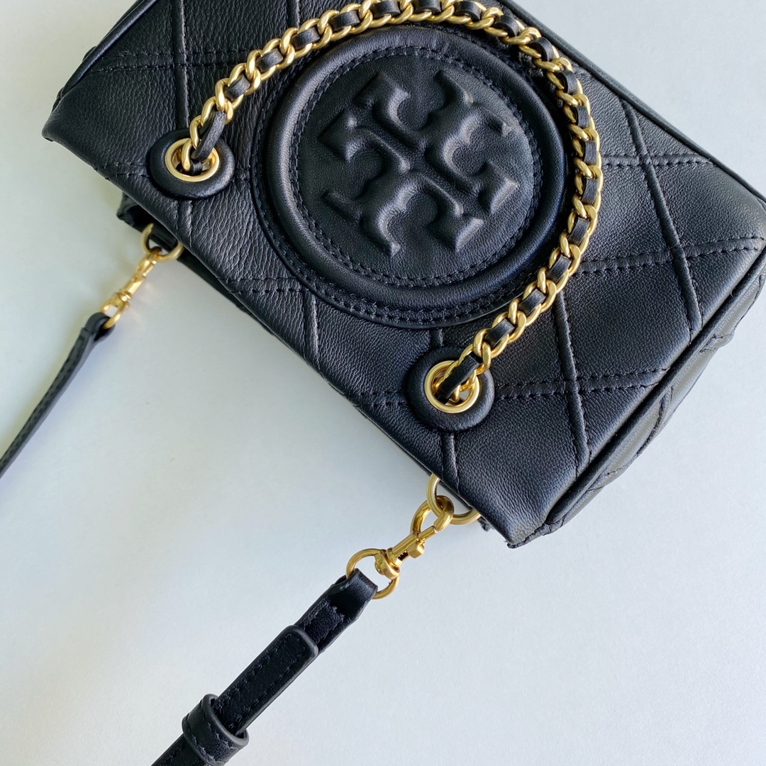 Tory Burch ～TB新款Fleming迷你手拎斜挎包 迷你号 选用柔软羊皮精心打造 焕新融入菱形褶饰