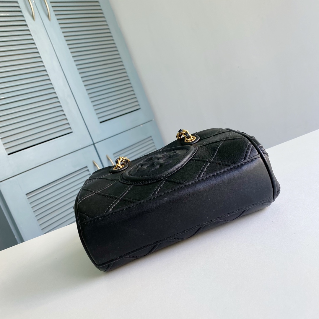 Tory Burch ～TB新款Fleming迷你手拎斜挎包 迷你号 选用柔软羊皮精心打造 焕新融入菱形褶饰