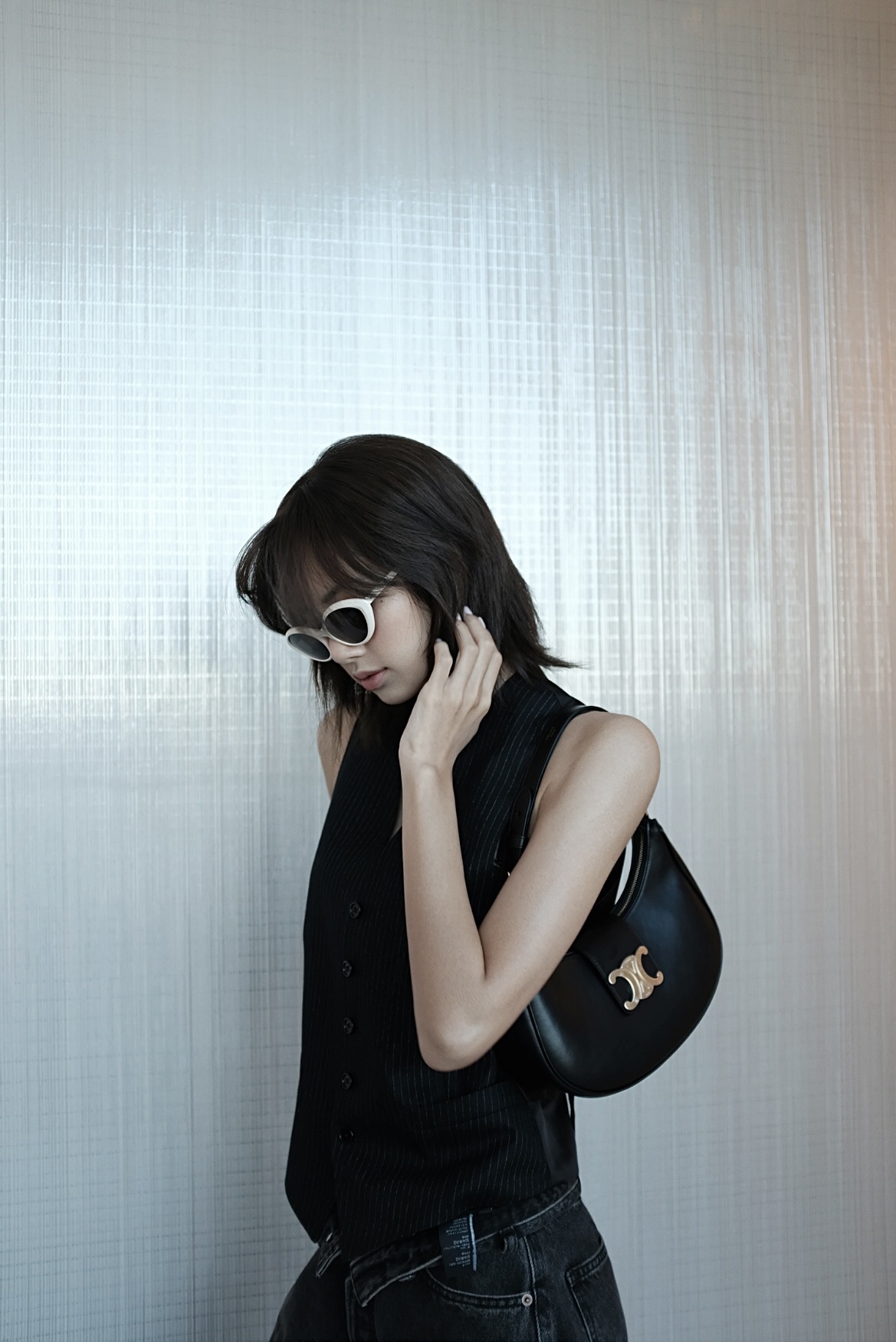 Celine Black upper body picture, the same style as Lisa Zhang Tianai, the black gold texture is absolutely stunning