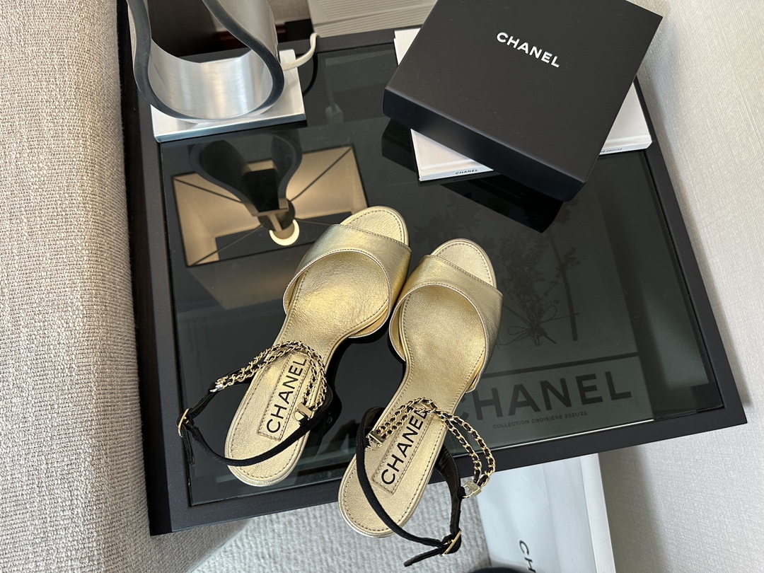 Chanel 23A Slingback Heels - Gold Leather with Chain Detail 5 i1690201786 5161 3