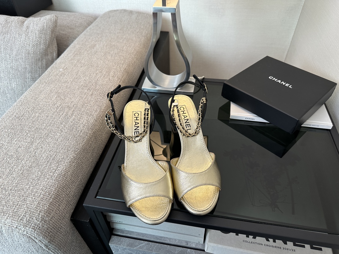 Chanel 23A Slingback Heels - Gold Leather with Chain Detail 8 i1690201786 5358 6