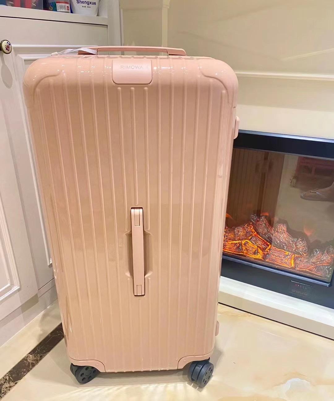 RIMOWA Essential Cabin Suitcase, Lightweight Carry-On Luggage, Pink, 21-33 inch 4 i1690206261 5661 2