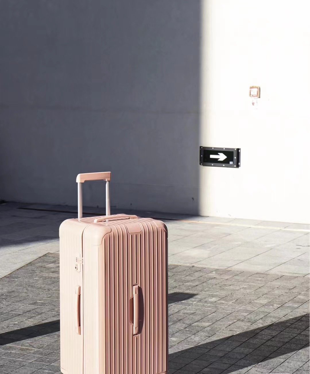 RIMOWA Essential Cabin Suitcase, Lightweight Carry-On Luggage, Pink, 21-33 inch 5 i1690206261 6681 3