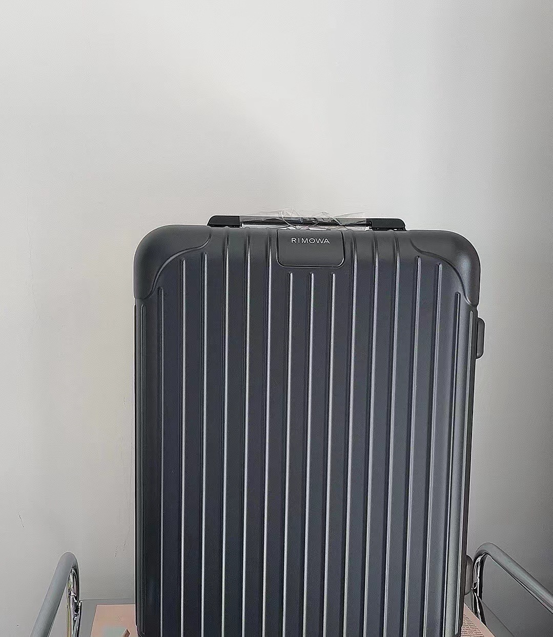 Rimowa Essential - Maleta de Viaje Ligera y Duradera para Escapadas Inolvidables