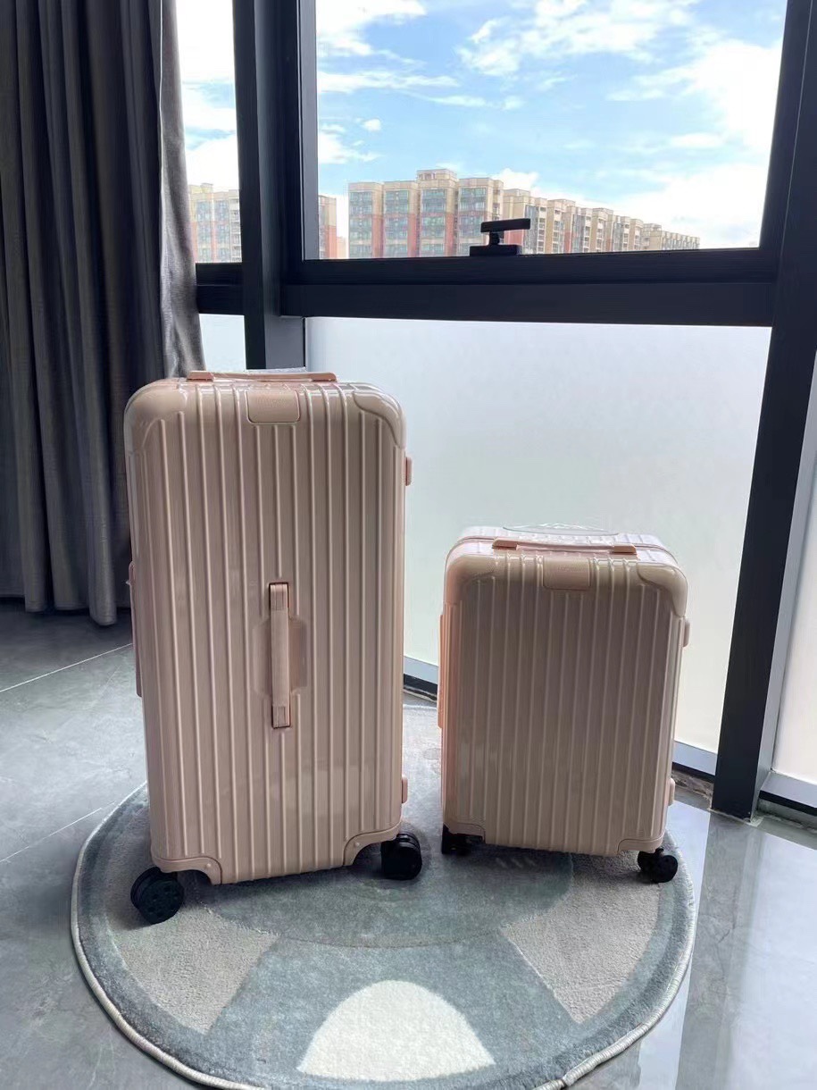 Rimowa Essential Collectie Koffers: Lichtgewicht Reizen in Stijl, Diverse Maten