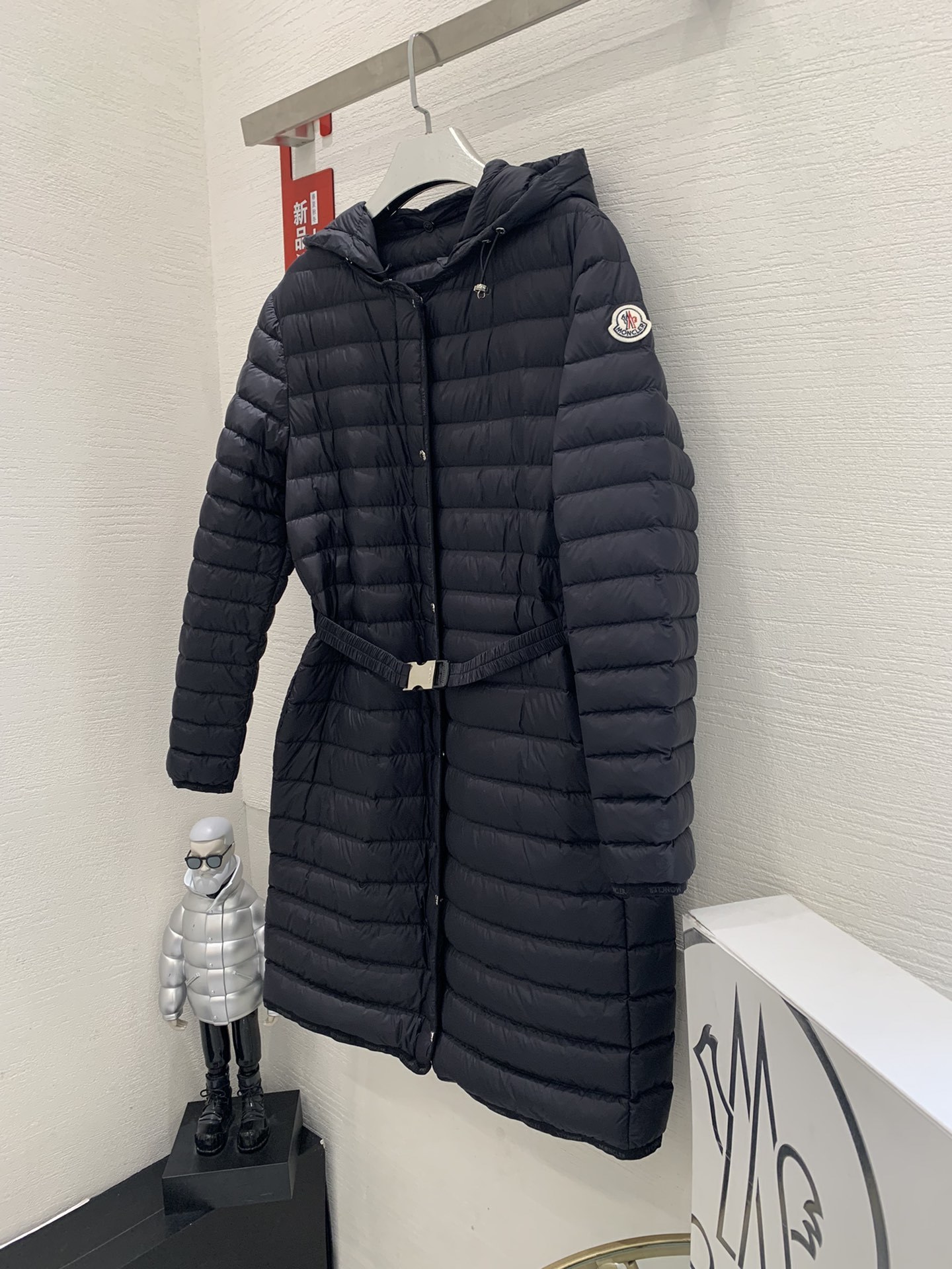 Moncler蒙口最新推出OREDONNE女中长款修身腰带鹅羽绒服。
✨三标齐全,专柜同步
✨90鹅绒填