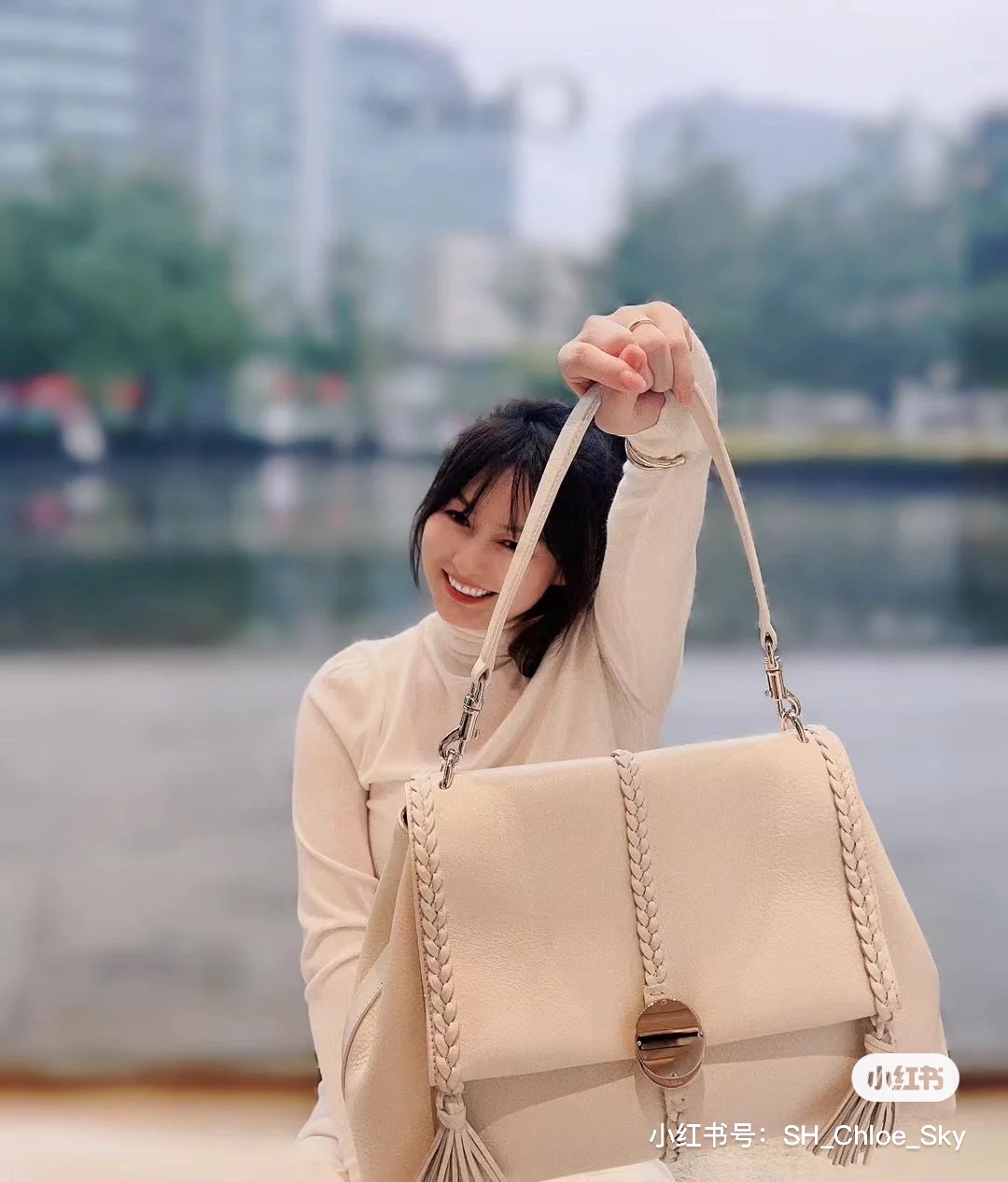 Chloé Upper body picture sharing 221