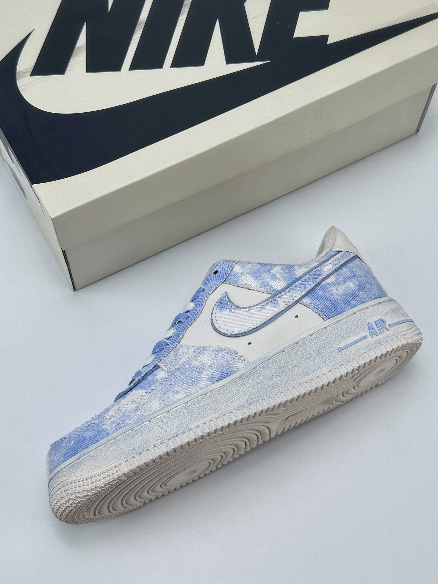 Nike Air Force 1 Low 07 White and Blue Tie-Dye Canvas FB0607-022