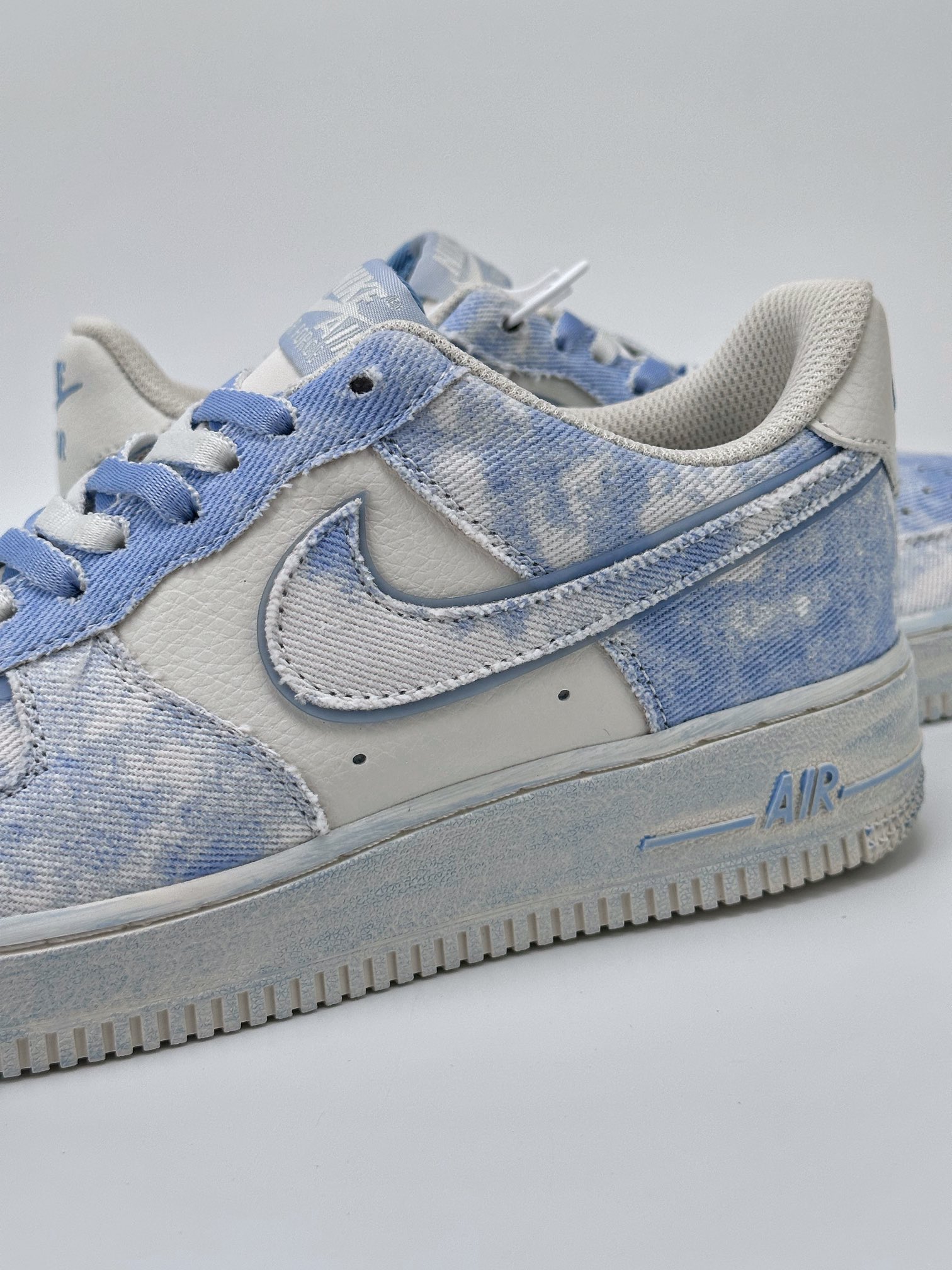 Nike Air Force 1 Low 07 White and Blue Tie-Dye Canvas FB0607-022