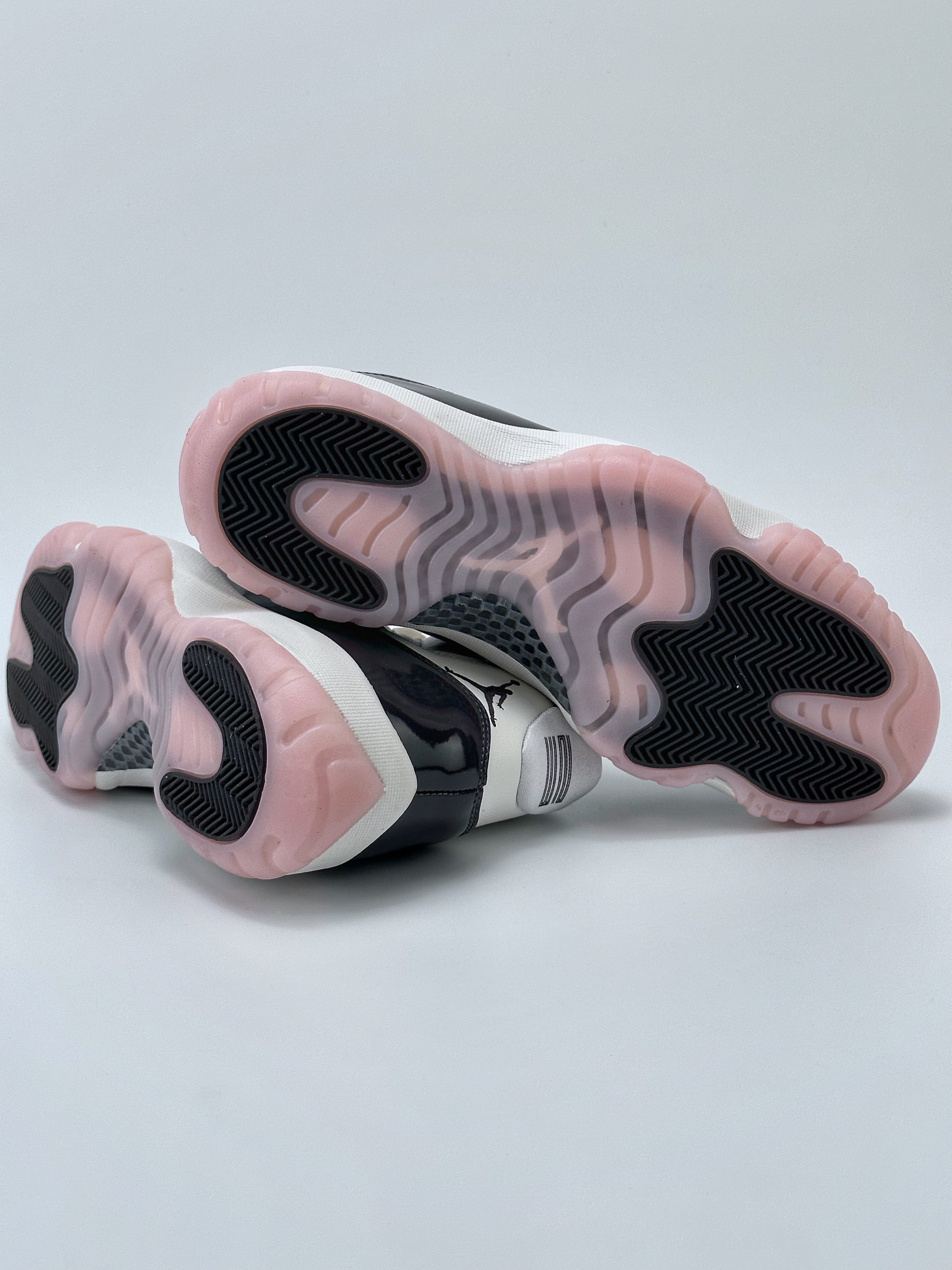 Air Jordan 11 Low ”Neapolitan” Lotus Root Powder AJ11 Foundation Kangkou AR0715-101