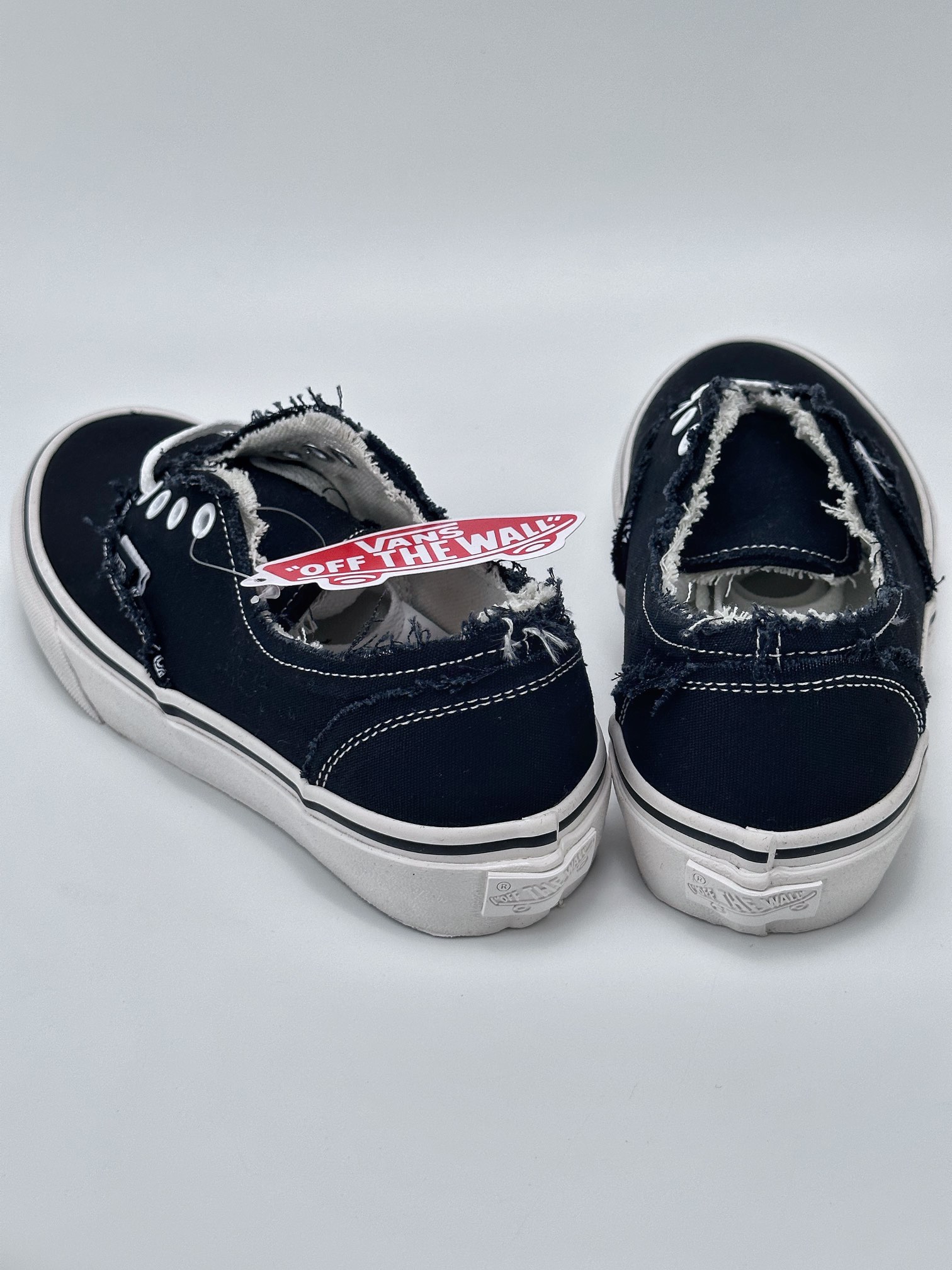 Original box Vans INVINCIBLE x Vans AUT No refunds after tearing or cutting VN000CB8BMW