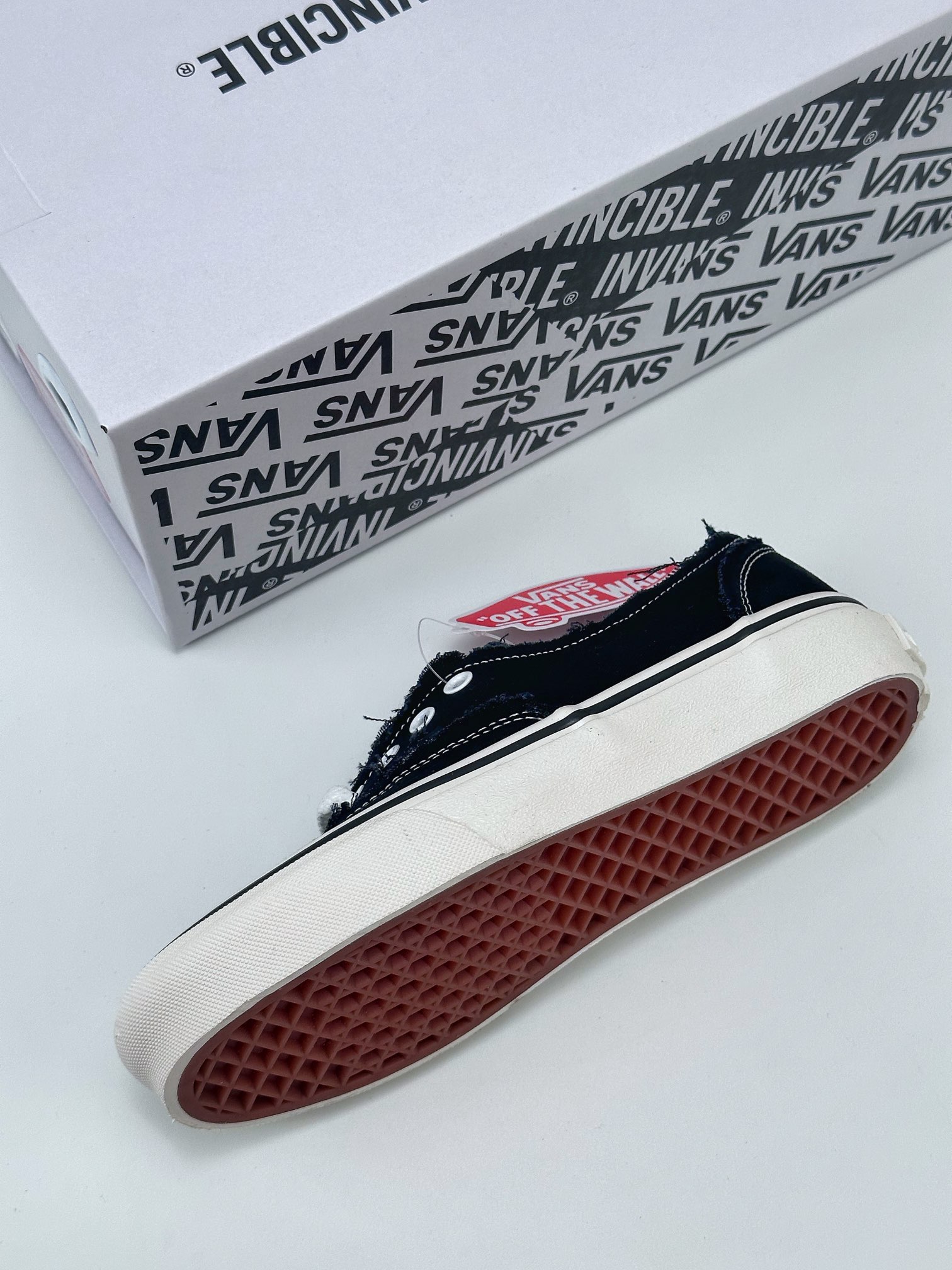 Original box Vans INVINCIBLE x Vans AUT No refunds after tearing or cutting VN000CB8BMW