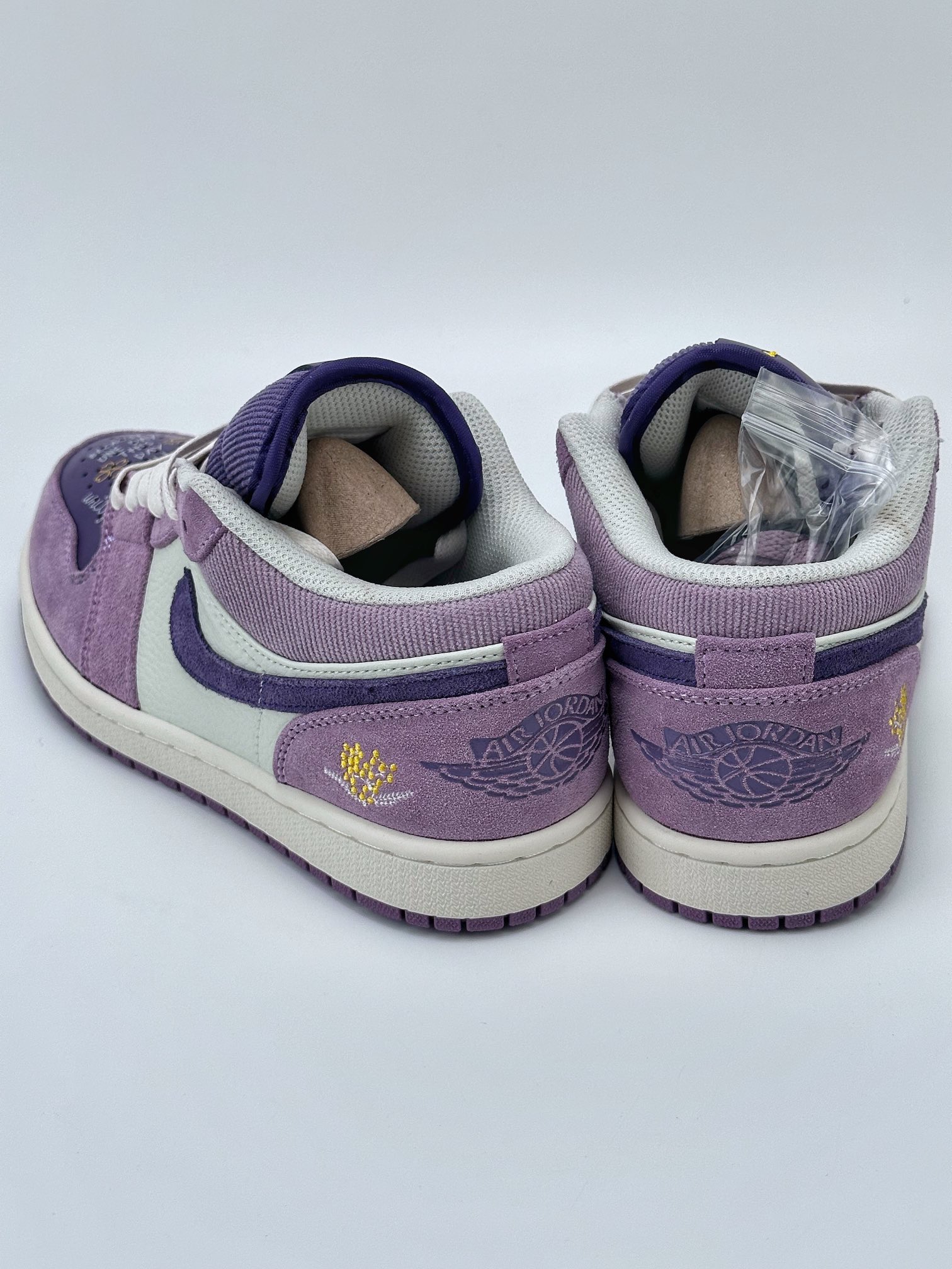 Air Jordan 1 Low ”International Wonmen's Day” DT8057-500