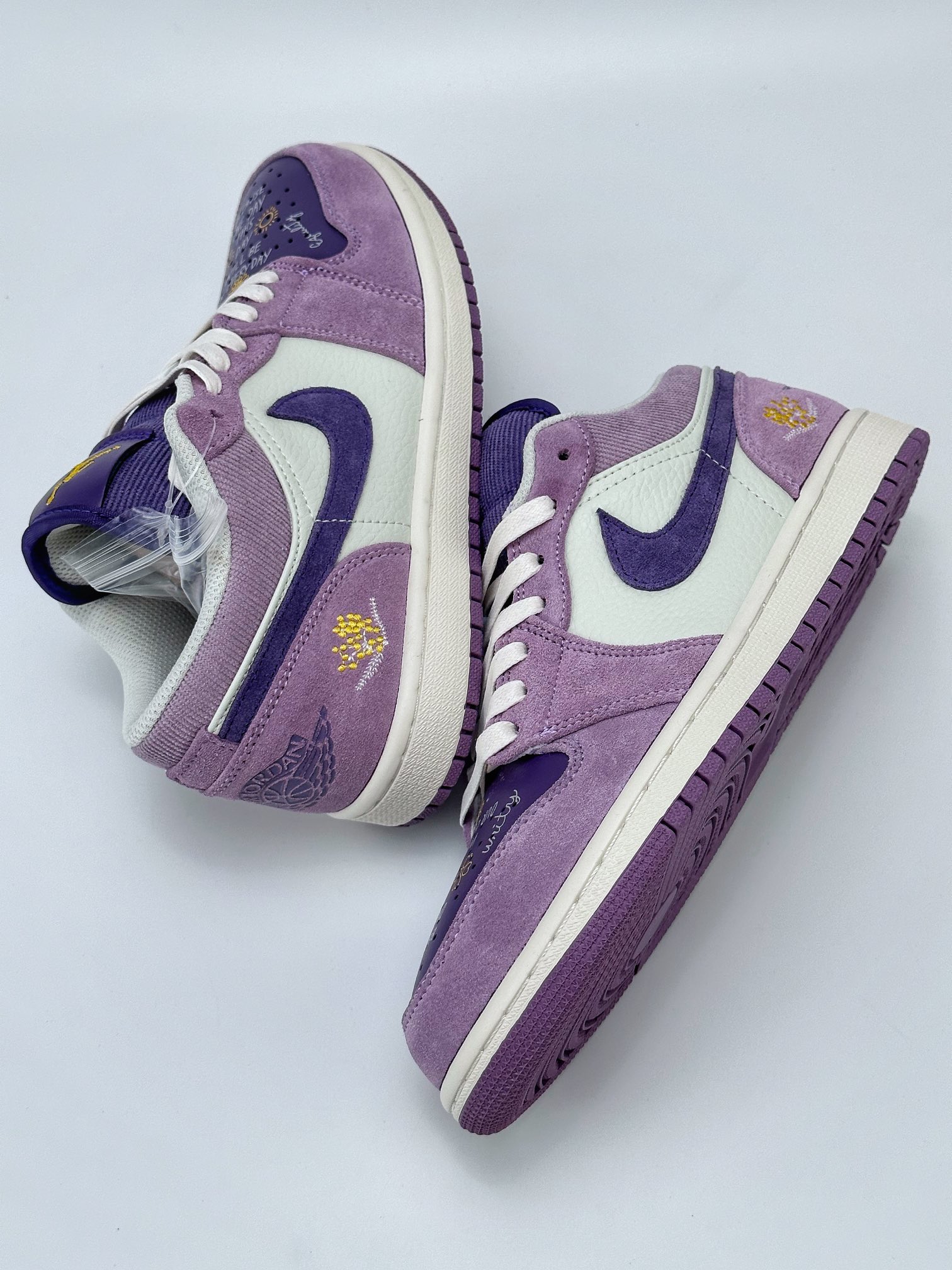 Air Jordan 1 Low ”International Wonmen's Day” DT8057-500