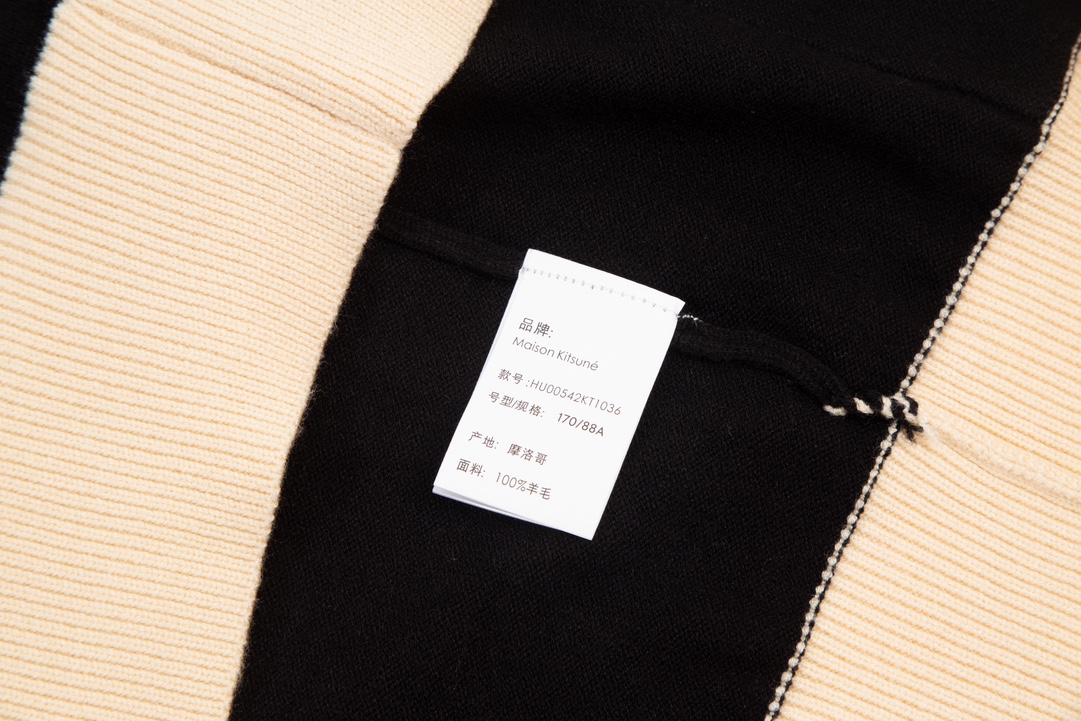 Maison Kitsuné 2023 Classic Autumn Fox Embroidery V-Neck Shirts Overview - 图片 9
