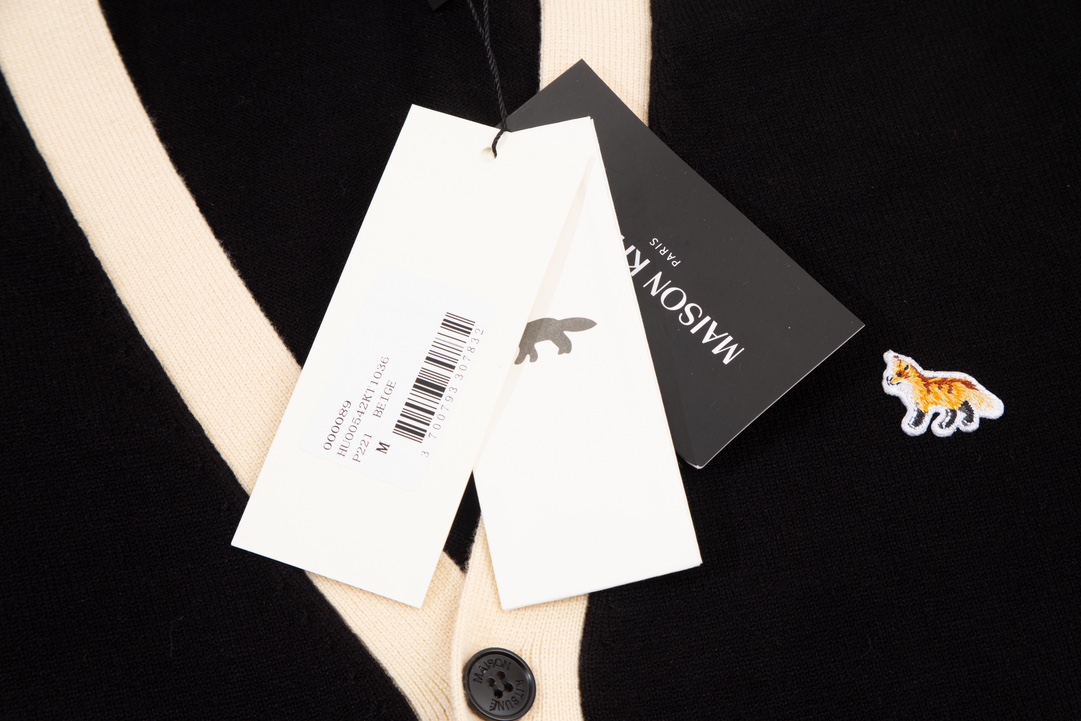 Maison Kitsuné 2023 Classic Autumn Fox Embroidery V-Neck Shirts Overview - 图片 8