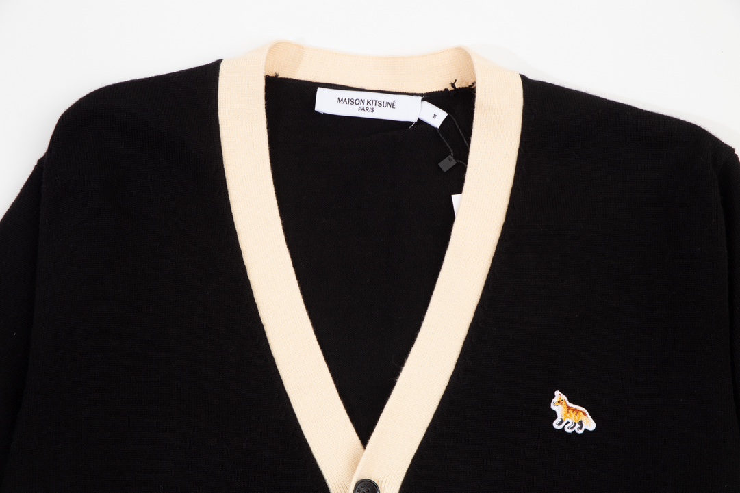 Maison Kitsuné 2023 Classic Autumn Fox Embroidery V-Neck Shirts Overview - 图片 6