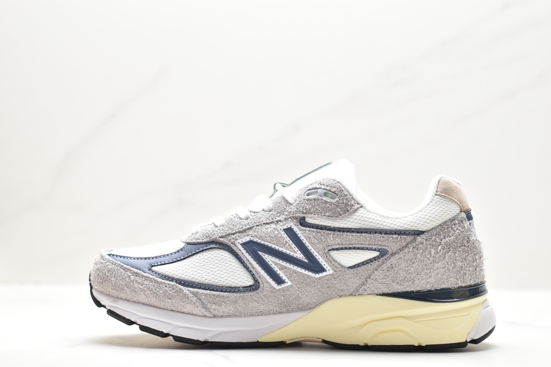 New Balance U990 American-made running shoes, the original ”dad shoe” that came out in 1982, 990 series U990TA4